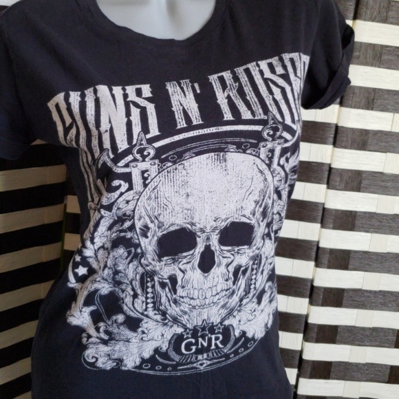 GUN'S AND ROSES BLACK TSHIRT - Picture 2 of 6